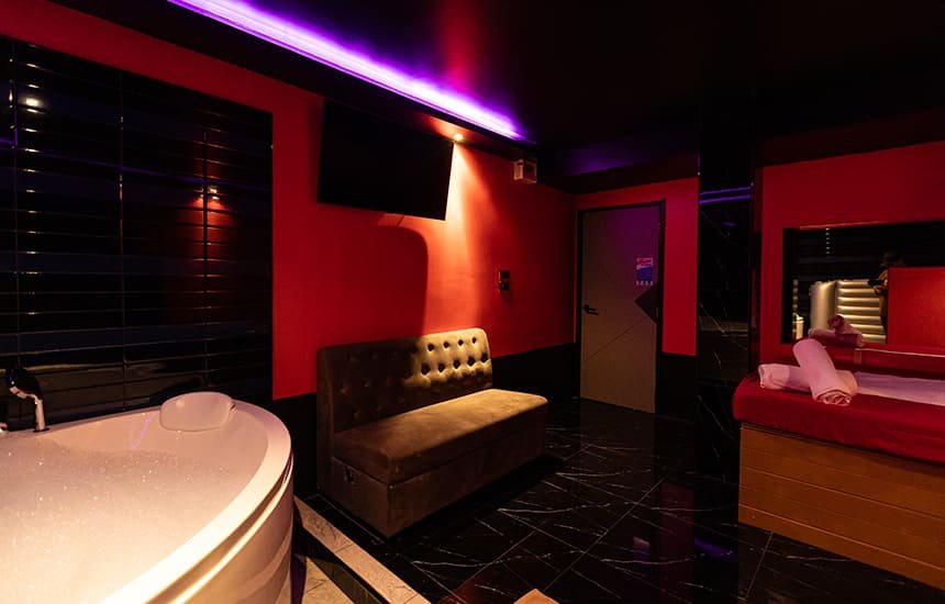 DNA Nuru Massage / ディーエヌエー