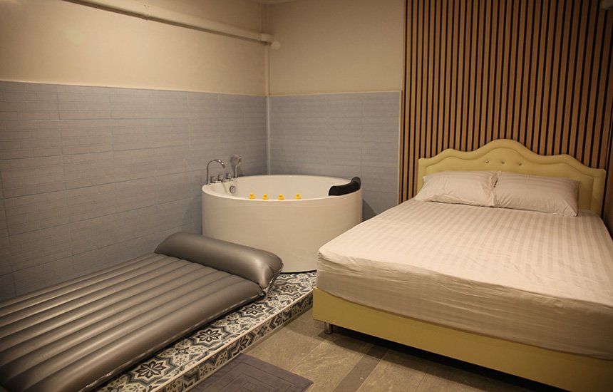 SUKEBE Nuru Massage / スケベマッサージ