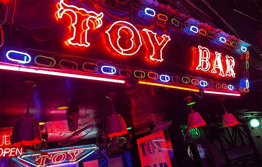 TOY BAR / トイバー