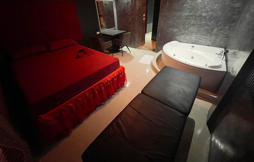 AMOR 888 / アモール