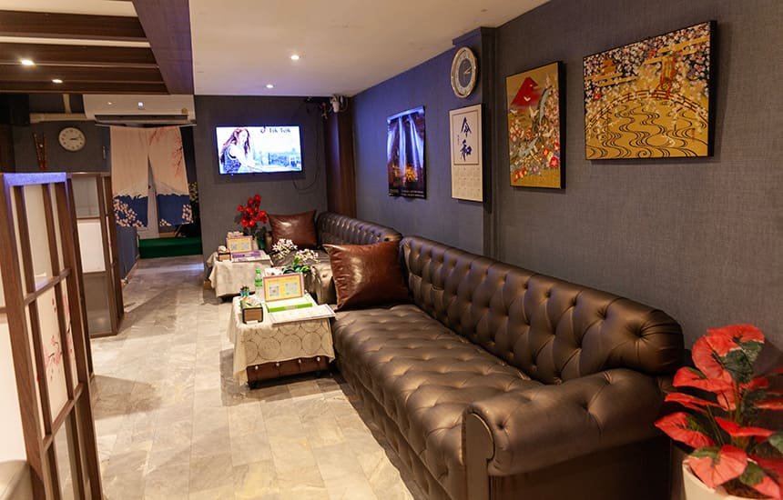 Rakuen massage / 楽園マッサージ